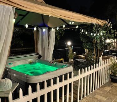 Hallandale Beach Villa | World Cup Luxury Waterfront HUB, With Private Hot Tub, Beachs,Aventura Mall Casinos, Restaruants