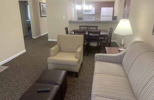 Berkeley House | WOW! 4BDR family townhouse unit at Historic Hilton Powhatan Resort. Near Busch.