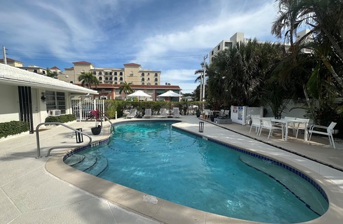 East Fort Lauderdale Apartment | Wow! Beautiful studio (walk to the beach)(2325-5)
