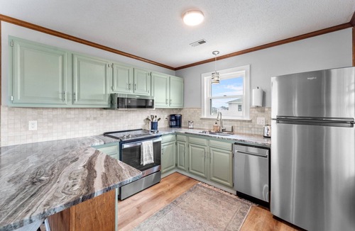 Kill Devil Hills Cottage | Wright Salty/One Block to Beach/Dog Friendly/Ocean Views/Covered Outdoor Space