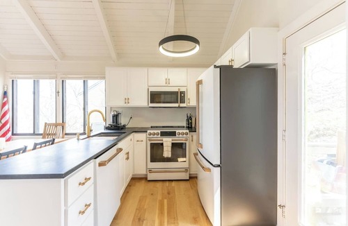 Treeloft House | WTG Luxe Cliff House Retreat: Hike, Sip, Relax