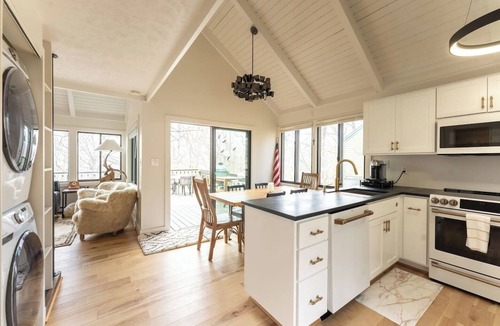 Treeloft House | WTG Luxe Cliff House Retreat: Hike, Sip, Relax