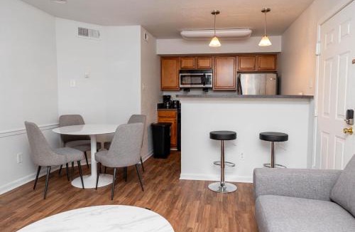 Coliseum Central Apartment | Wyndham 108 Corporate & Modern 1br suite