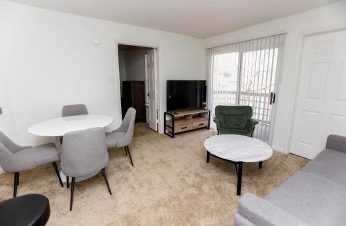 Coliseum Central Apartment | Wyndham 912 Urban Chic, wd, Parking, Pool