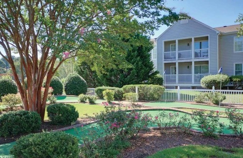 Williamsburg Condo | Wyndham Kingsgate 2BR Apartment with Resort Access