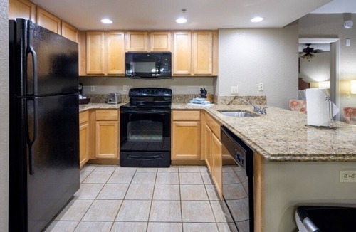 Survey Creek Condo | Wyndham Palm-Aire - Luxurious 2 Bedroom Condo