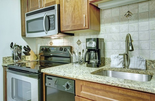 Cherry Grove Beach Condo | Wyndham Towers on the Grove | Studio Resort Suite