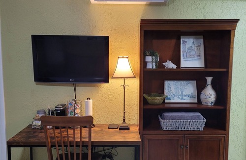 Little Haiti Apartment | Wynwood Miami Tropical Hideaway Guest Suite