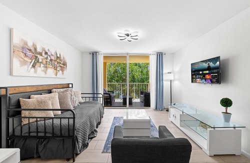Aventura Apartment | Yacht Club Miami Suite 2 Bedroom and 2 Bathroom With Baby Crib & Free Parking