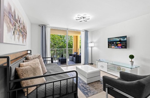 Aventura Apartment | Yacht Club Miami Suite 2 Bedroom and 2 Bathroom With Baby Crib & Free Parking