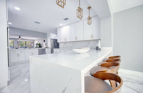 Riverside Park Villa | Yacht Riverbend Retreat – Waterfront Villa + Pool in Downtown Fort Lauderdale