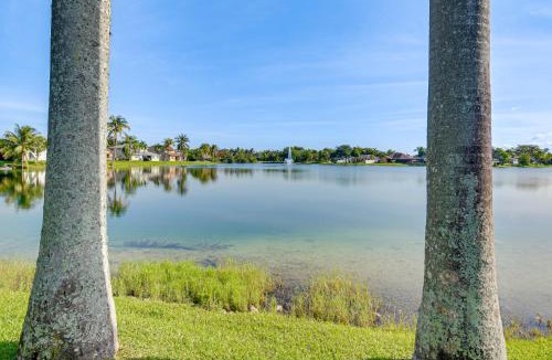 Davie House | Yard & Patio! Lakefront Family Escape in Sunrise
