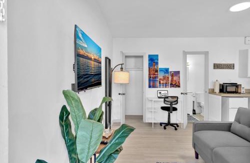 Downtown Hollywood Apartment | Young Circle & Hollywood Blvd Posh Studio Suite