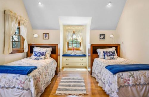 Northwest Harwich House | Your Cape Getaway – Beach Plum Cottage