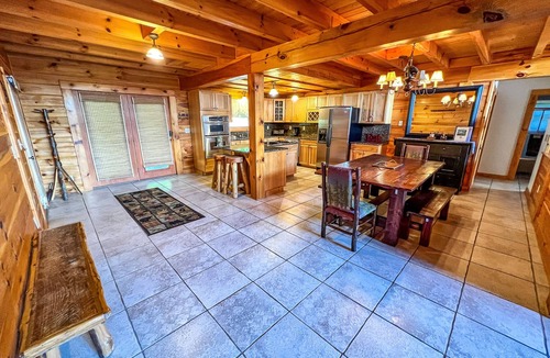 Grassy Creek Cabin | Your Cool Escape Starts Here! 5BR/4BA w/Hot Tub, Pool Table, & WiFi!