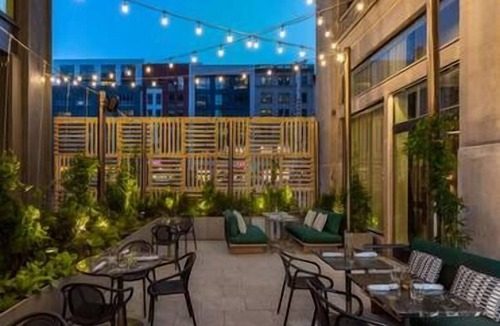 Center City Hotel | Your Home Away from Home in Philadelphia! Pets Allowed, Onsite Parking!