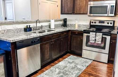 Newark Apartment | Your Home Away from Home: The Waverly