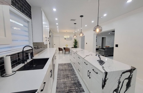 Miami Gardens House | YOUR HOME AWY FROM HOME, CLOSE TO HARDROCK STADIUM, DINING RESTAURANTS, SHOPPING
