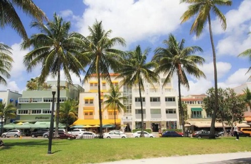 South Beach Apartment | Your private sweet suite on Ocean Drive!
