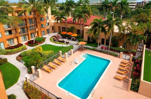 Boca Raton Hotel | Your Sunny Escape, Minutes to Boca Raton Beach, Pet-Friendly, Free Parking, Pool