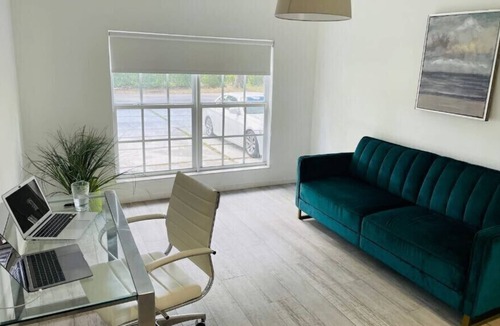 Golden Glades House | Zen Style Villa with pool, riverfront & fast wifi