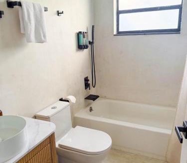 Driftwood House | Zonn Villas 4BR Pool Home Near Hard Rock
