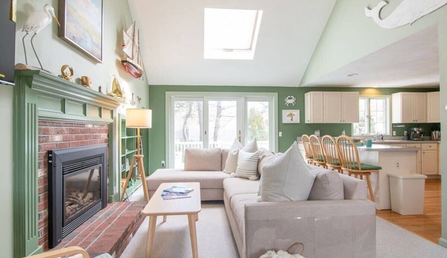 0.6 Miles to Beach Great for families!