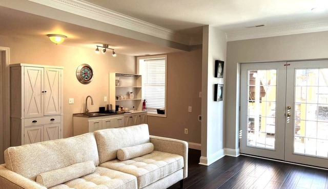 008 25 Luxury 3 BR 1.5 Baths Lower Level Unit: Nonsmoking
