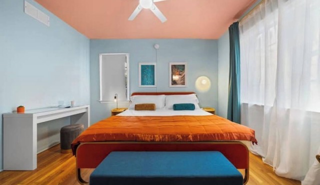 #05 Corner Unit in Mid-century Art-Déco Building KingBed EnSuiteBath Steps>Beach