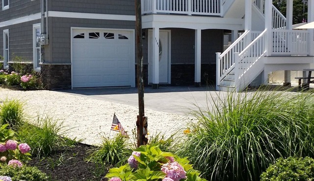 1.5 blocks to the Beach newly remodeled duplex