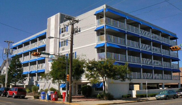 (1) Bedroom, (1) Bath unit close to the beach!