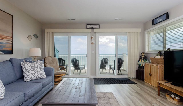1 Bedroom Oceanfront Condo in The Riggings!