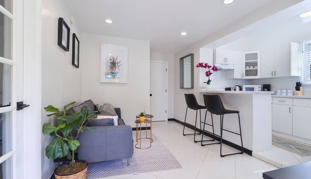 1 Bedroom Resort in the center of Hollywood FL