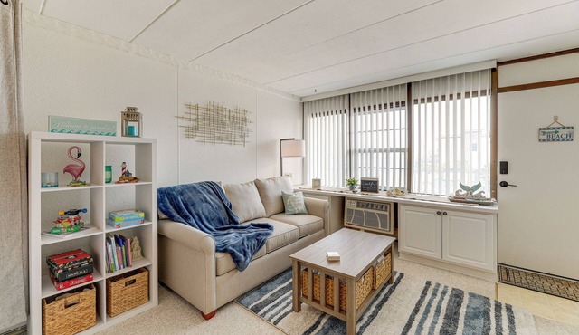 1 Block to Beach! Ocean City Condo w/Pool Access