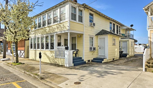 1 Block to Convention Center! Dog-Friendly Apt