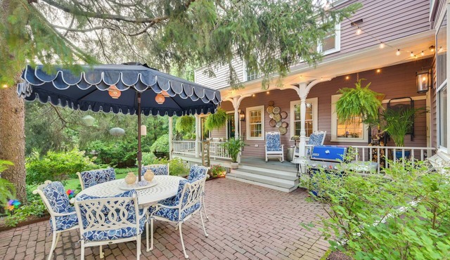 < 1 Mi to Dtwn Salem: Apt w/Shared Patio & Yard!
