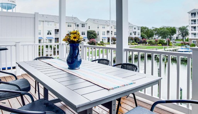 < 1 Mi to Dtwn: Waterfront Townhome in Cambridge!
