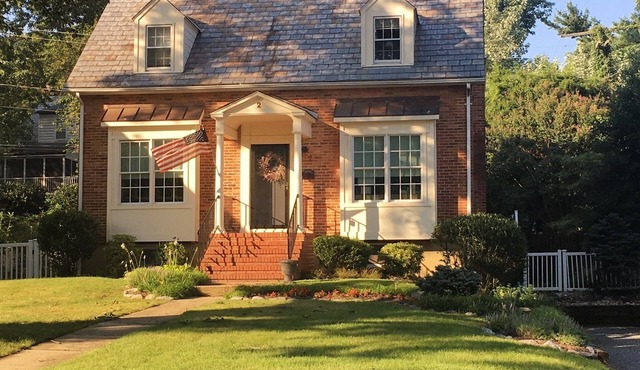 100 5-star Reviews located in the City of Annapolis in a quiet neighborhood!