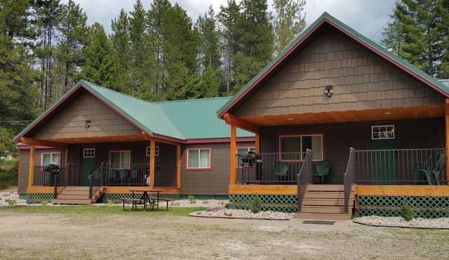 12 minute drive to Glacier National Park ~Trout Run Cabin at Lazy Bear Lodging