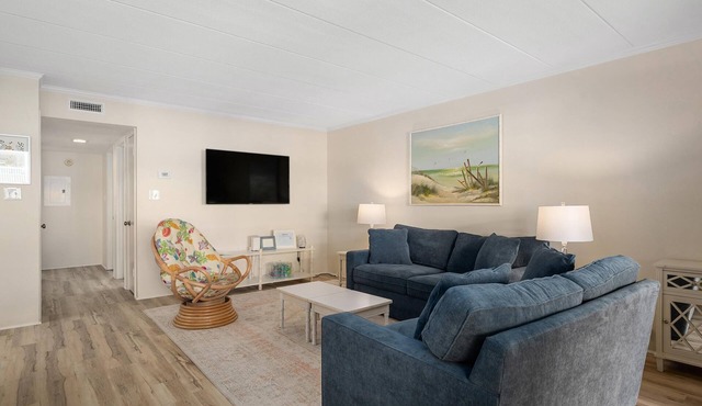 1st floor, oceanblock property at 47th St, just steps to beach, close to nightlife
