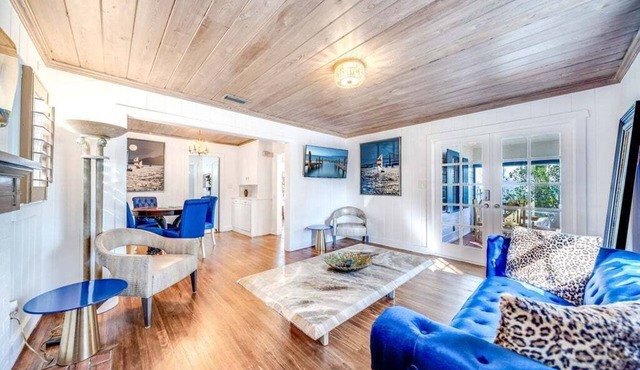 2 BD Historic Delray Beach Cottage walk to the Ave
