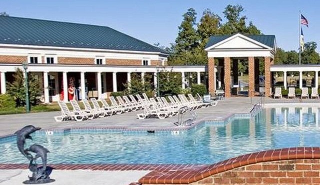 2 BDRM- 10 MILES TO BUSCH GARDENS*INDOOR/OUTDOOR POOLS* 6 MILES TO COLONIAL AREA