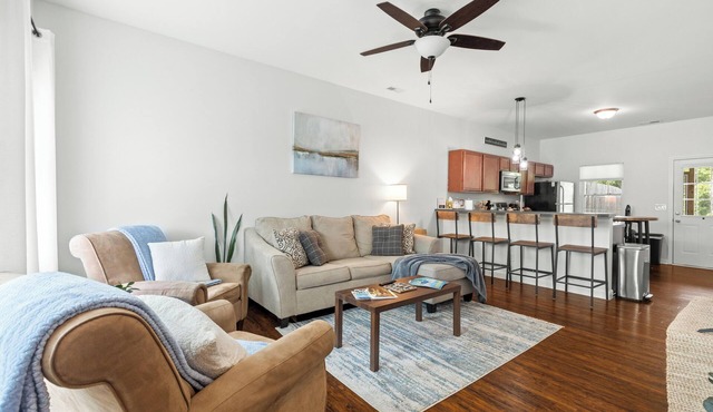2 Bedroom 2.5 bath minutes from Downtown Swansboro, Emerald Isle & Camp Lejeune.