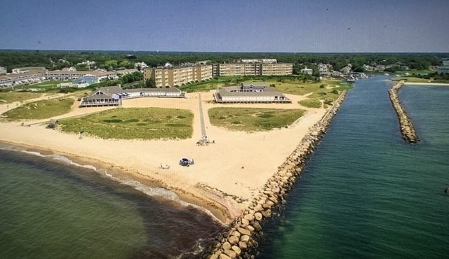 2 bedroom condo, private beach, pool, tennis, pickle ball and dining