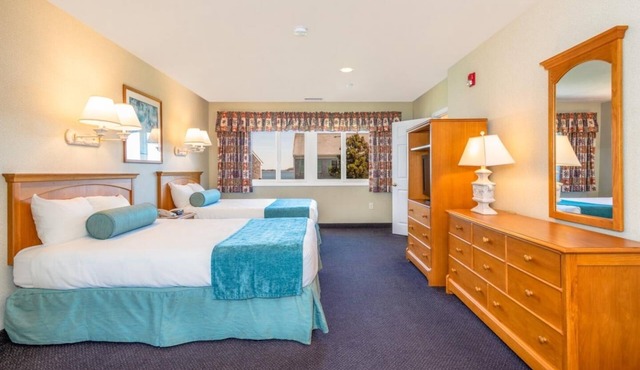 2 Delightful Townhouses with Picnic Area and Easy Beach Access