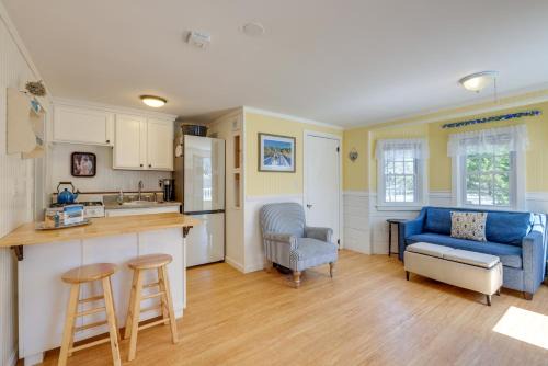 2 Mi to Beaches: Cozy Peaceful Escape w/Deck