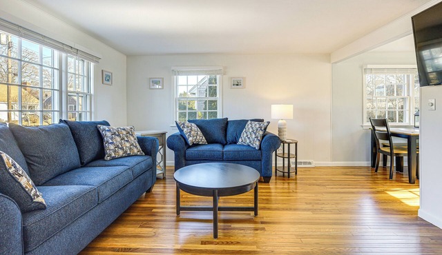 2 Mi to Main St Falmouth: Cape Cod Home