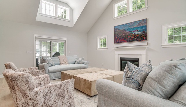 2 Mi to Public Beach! Cape Cod Gem w/Fire Pit