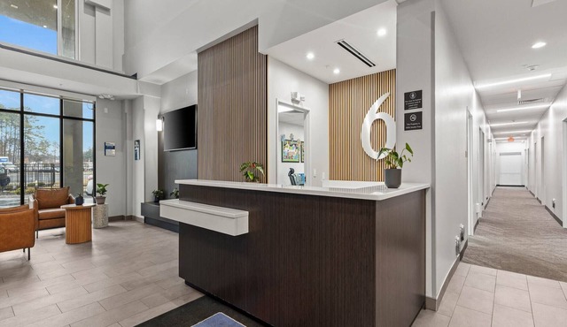 2 Queen Beds|NS| Kitchen
