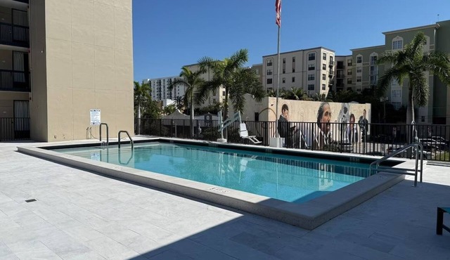 2 Rooms | Coastal Getaway Near Hollywood Broadwalk w/Pool and Free Breakfast